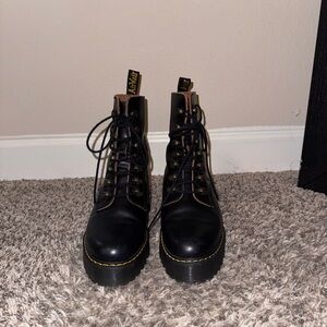 Dr. Martens Leona Boots